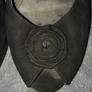 Adorable velvet peep-toe wedges